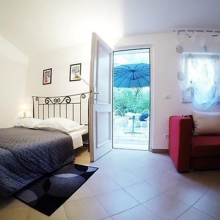 Studio Apartment Adriana Пореч Экстерьер фото